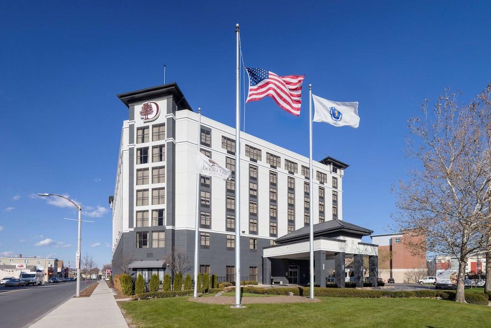 Doubletree By Hilton Boston Logan Airport Chelsea Hotel Exterior foto